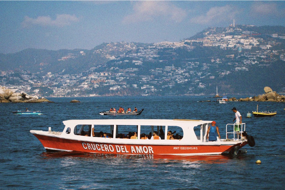 Lancha de fondo de cristal El Crucero del Amor